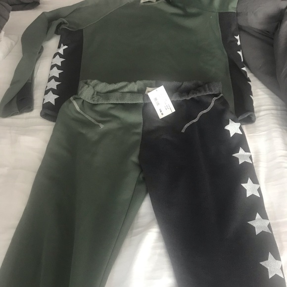 BRAND NEW NWT Happy Days Two -Tone Star Sweatsuit - Picture 4 of 4